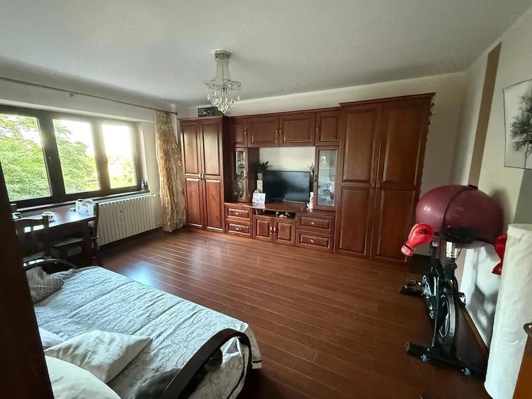 Apartament cu 3 camere decomandat în Berceni
