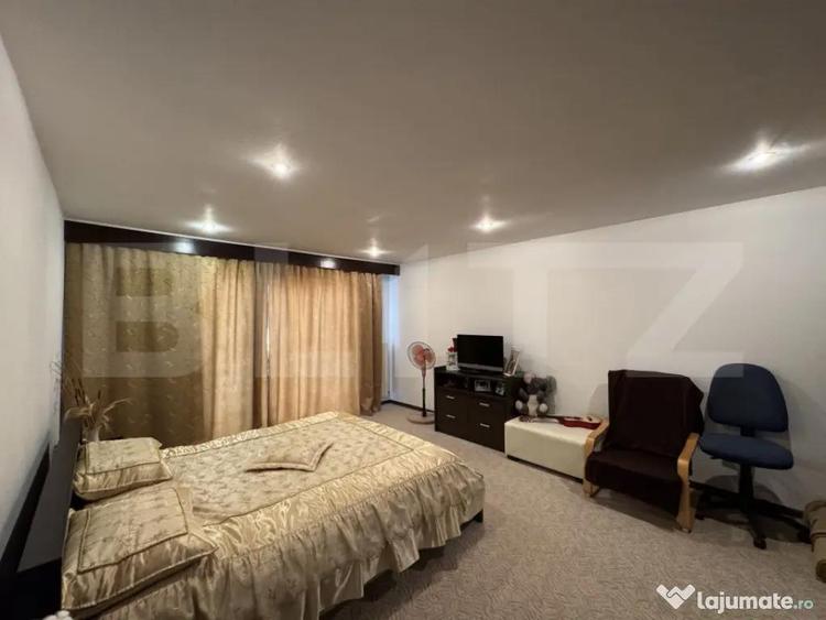 Casă cu 6 camere cu Teren 2500 Mp în Central