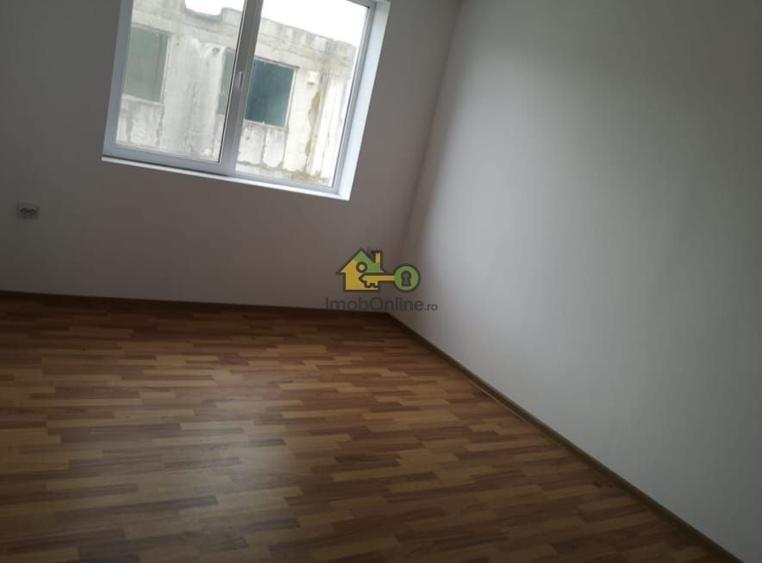 Casă individuală cu 6 camere cu Canalizare în Ultracentral