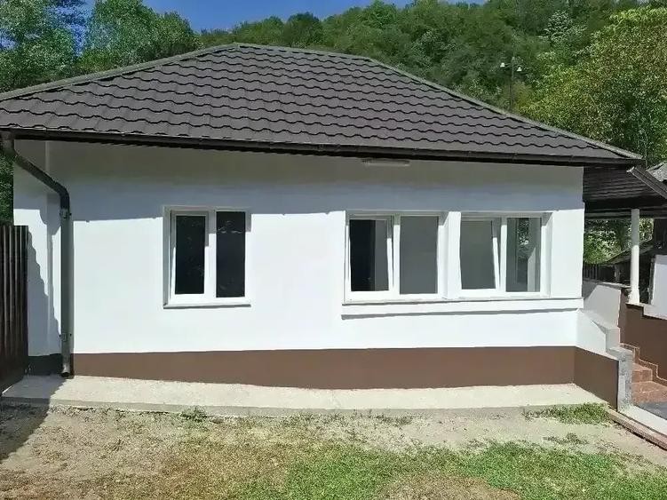 Casă cu 3 camere cu Teren 1878 Mp în Central