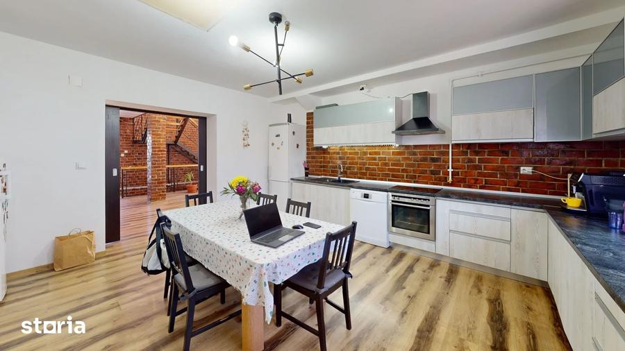 Casă cu 6 camere decomandat cu Teren 630 Mp în Hărman