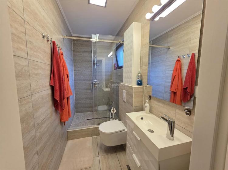 Casă cu 10 camere cu Teren 620 Mp în Mogoșoaia
