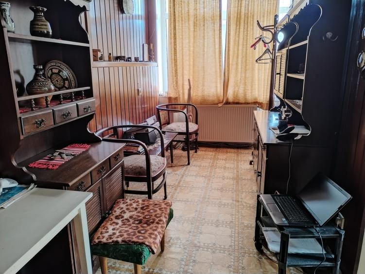 Apartament cu 4 camere decomandat, mobilat în Central