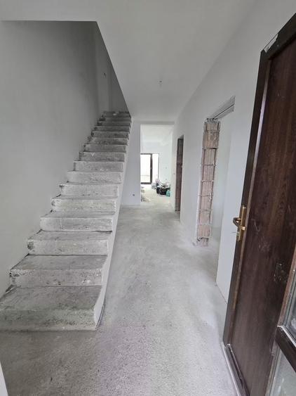 Duplex cu 4 camere cu Canalizare în Moșnița Nouă
