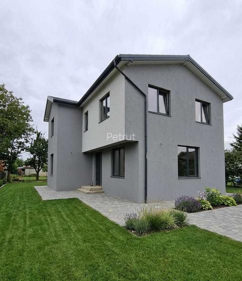 De vanzare casa P+1 Aleea Stejarilor