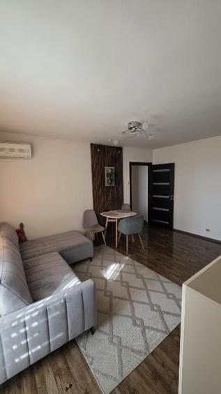 Apartament cu 3 camere semidecomandat, mobilat în Complex Studențesc