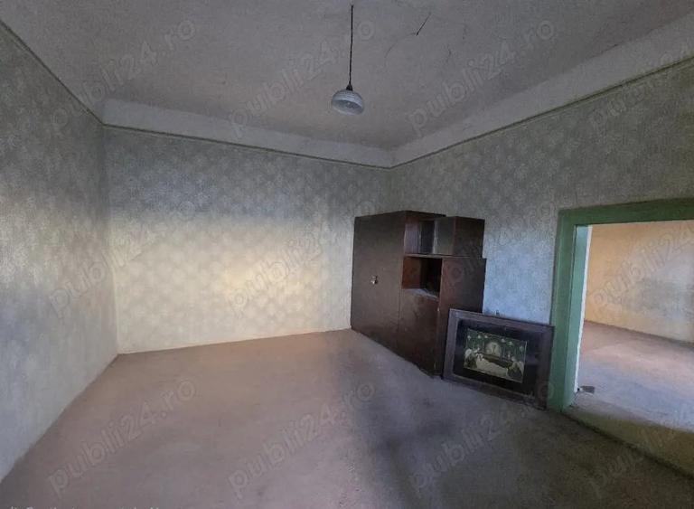 Casă cu 3 camere cu Teren 1470 Mp în Central