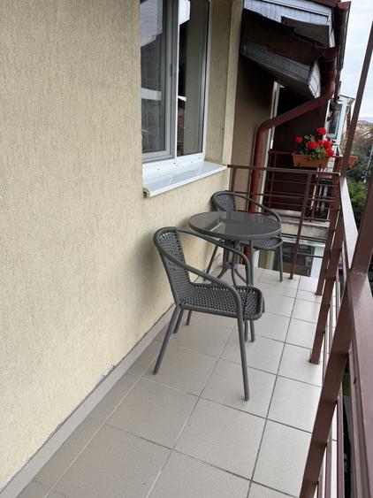 Apartament cu 3 camere decomandat în Florești