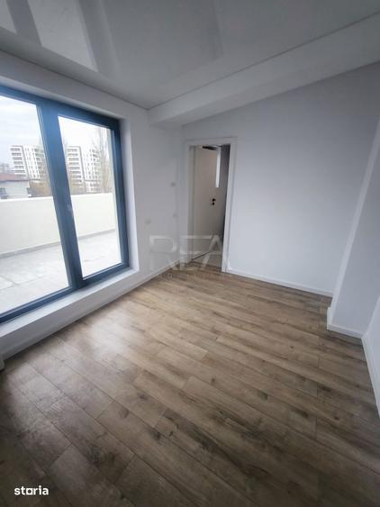 Apartament cu 4 camere decomandat în Crângași