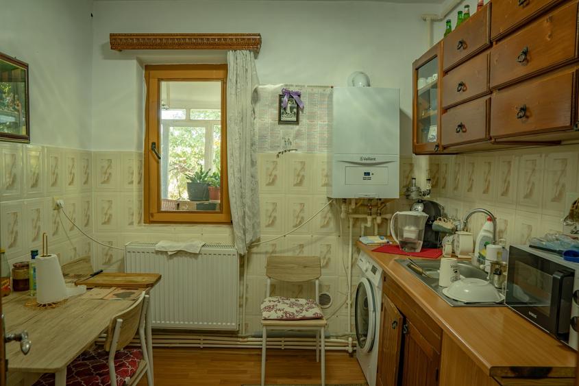 Apartament cu 2 camere semidecomandat în Moinești