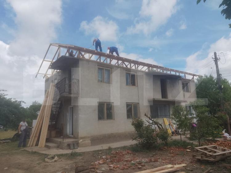 Casă individuală cu 6 camere cu Teren 696 Mp în Brazi