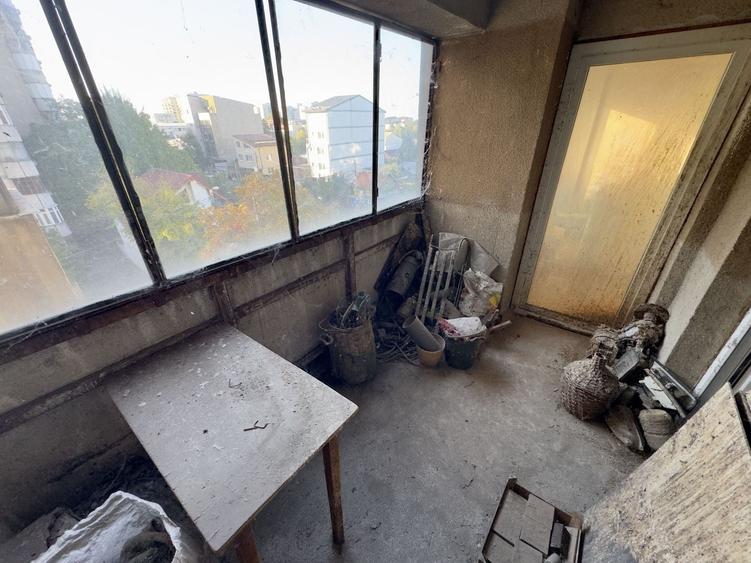 Apartament cu 3 camere decomandat în Uverturii
