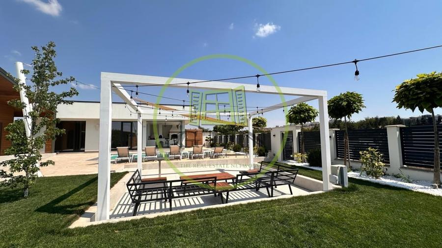 Casă individuală cu 4 camere cu Piscina în Cârcea