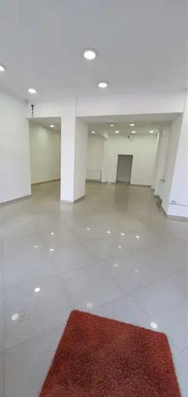 Spațiu comercial, de 90 mp, în Central