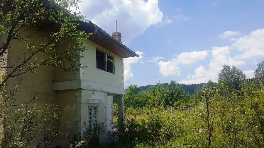 Casă individuală cu 4 camere cu Teren 4800 Mp în Cornu