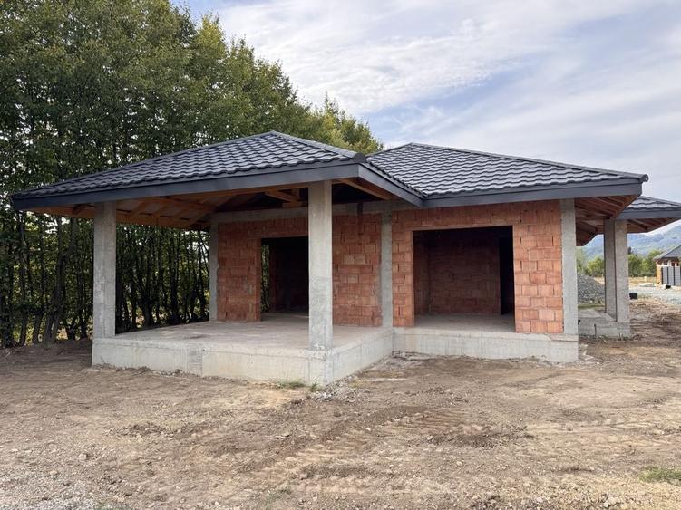Casă cu 3 camere în Satu Nou de Sus