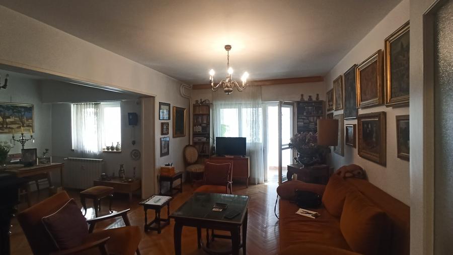 Apartament cu 4 camere în Lacul Tei