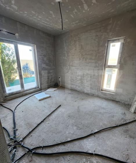 Duplex cu 4 camere cu Canalizare în Florești