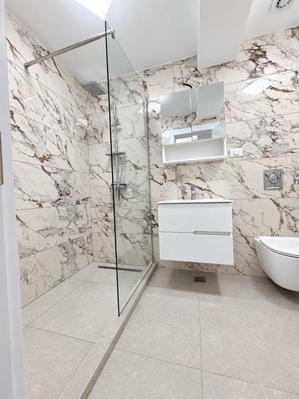 Apartament cu 3 camere decomandat în Energia