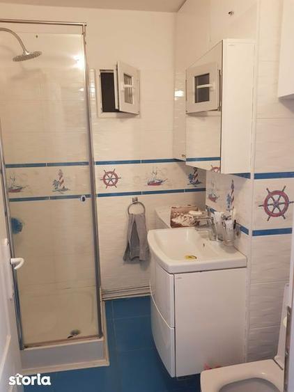 Apartament cu 3 camere semidecomandat în Careiului