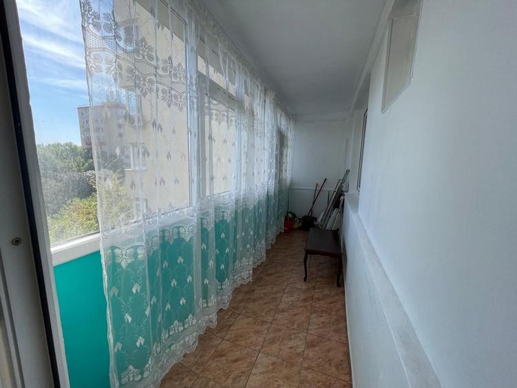 Apartament cu 2 camere semidecomandat, mobilat în Berceni