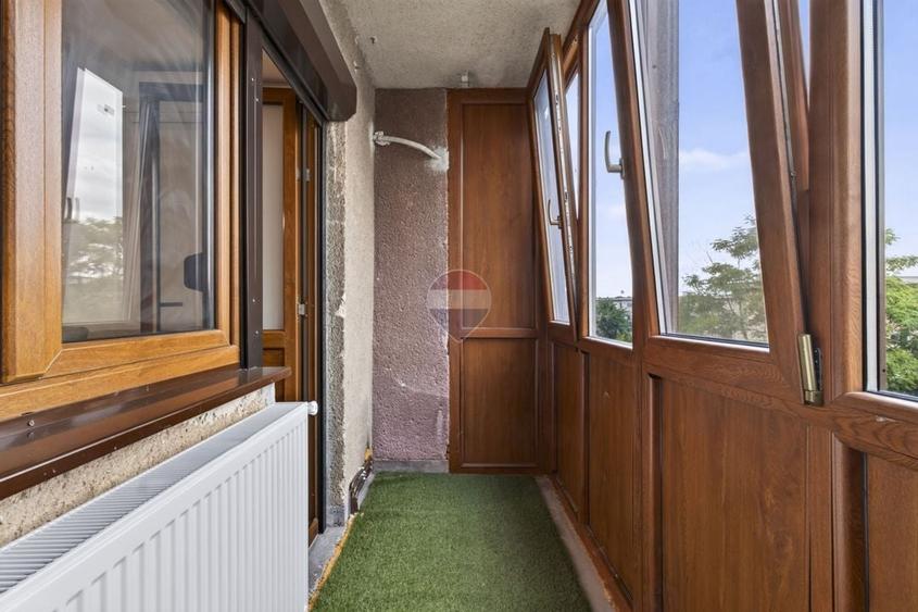Apartament cu 3 camere semidecomandat în Băncilor