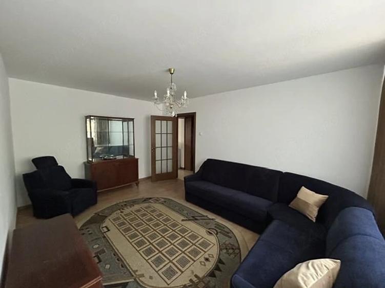 Apartament cu 3 camere decomandat în Drumul Taberei