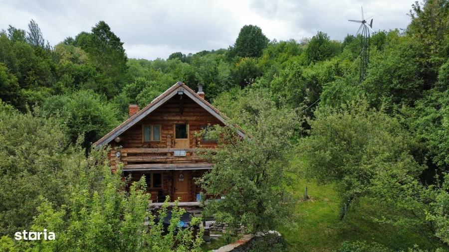 Casă cu 4 camere în Corbi