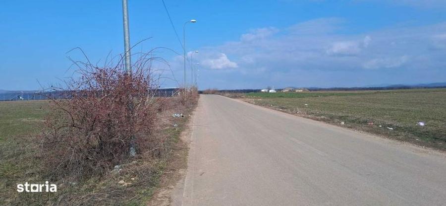 Teren de 8100 mp, în Central