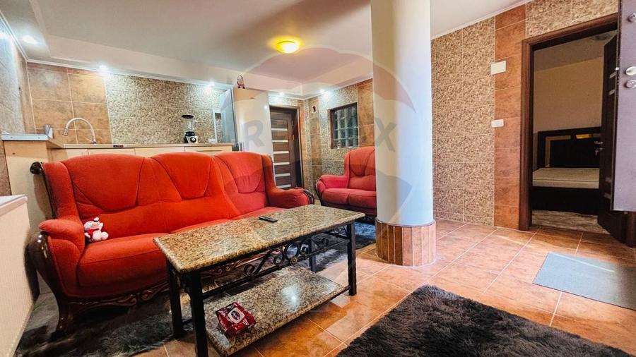 Apartament cu 4 camere decomandat, mobilat în Lazu