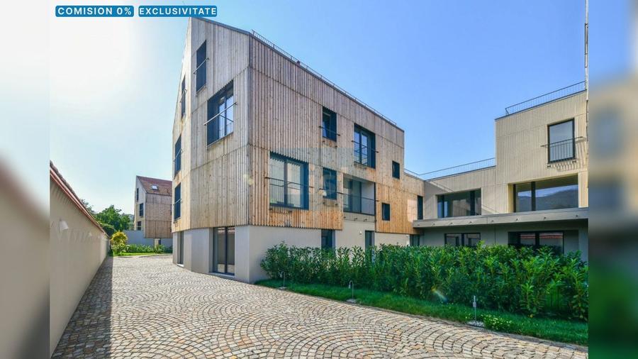 Apartament cu 3 camere decomandat în Brașovul Vechi
