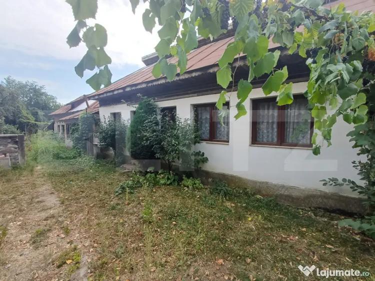 Casă cu 2 camere cu Canalizare în Central