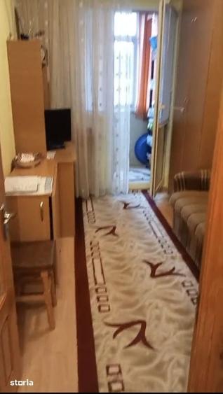 Apartament cu 3 camere în Podu Roș