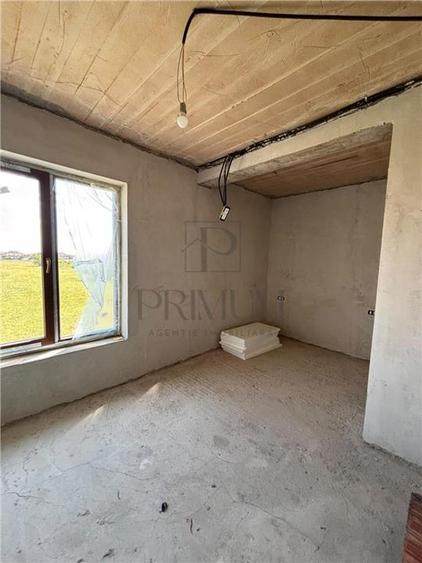 Duplex cu 5 camere cu Canalizare în Moșnița Nouă