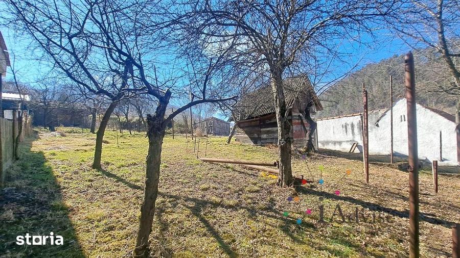 Casă cu 3 camere decomandat cu Teren 951 Mp în Schei