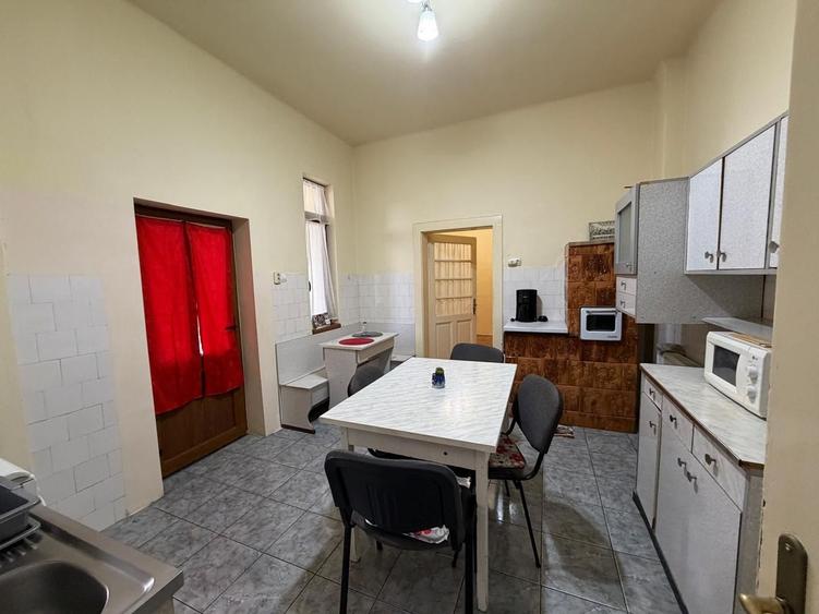 Casă individuală cu 4 camere cu Canalizare în Central