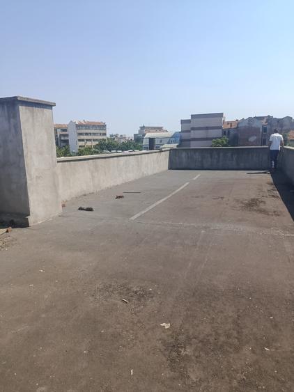 Casă individuală cu 10 camere cu Canalizare în P-ța Victoriei