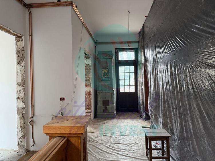 Apartament cu 3 camere semidecomandat în Universitate