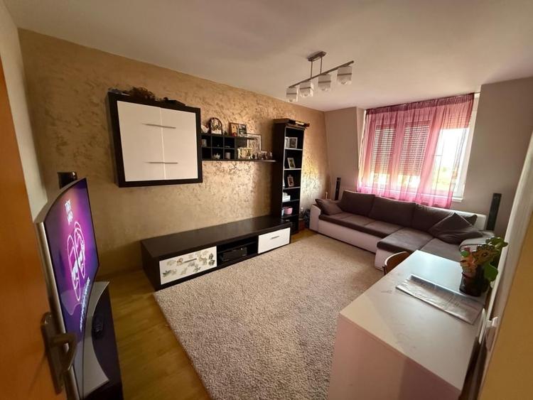 Apartament cu 4 camere decomandat, mobilat în Sărari