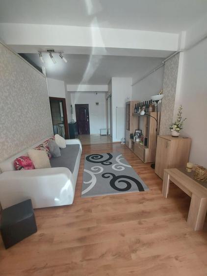 Apartament cu 2 camere semidecomandat în Calea Moldovei