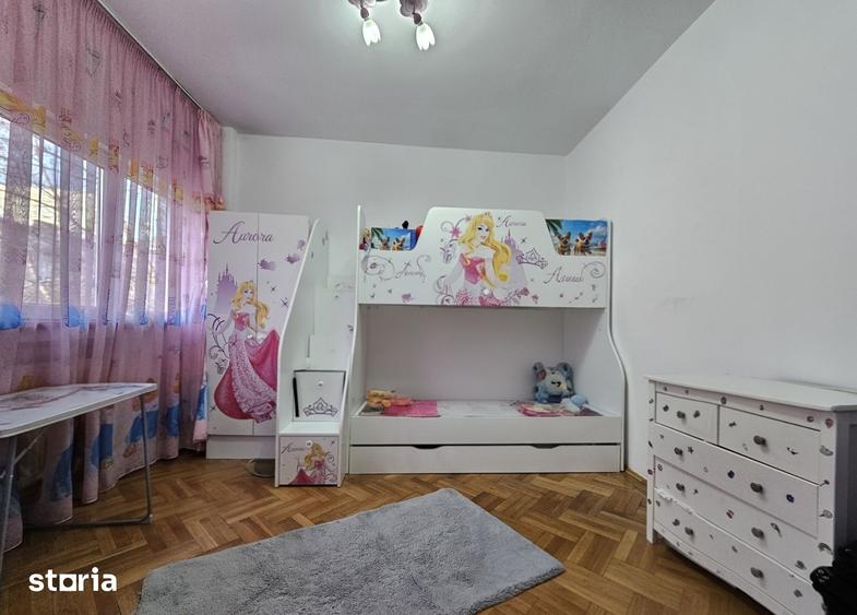 Apartament cu 3 camere semidecomandat în Eminescu