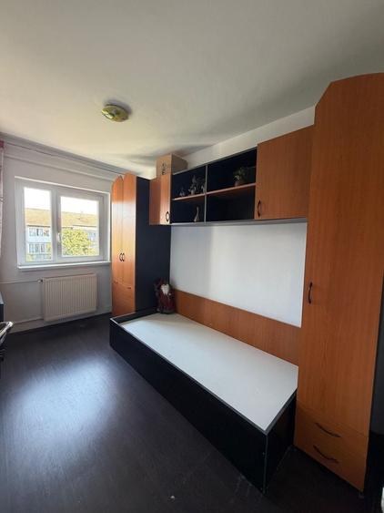 Apartament cu 3 camere în Lipovei