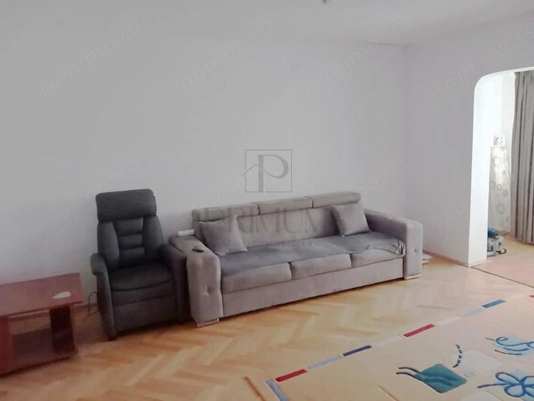 Apartament cu 3 camere decomandat în Girocului