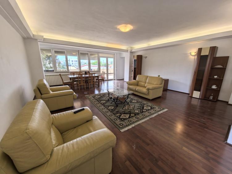 Apartament cu 4 camere decomandat, mobilat în P-ța Romană