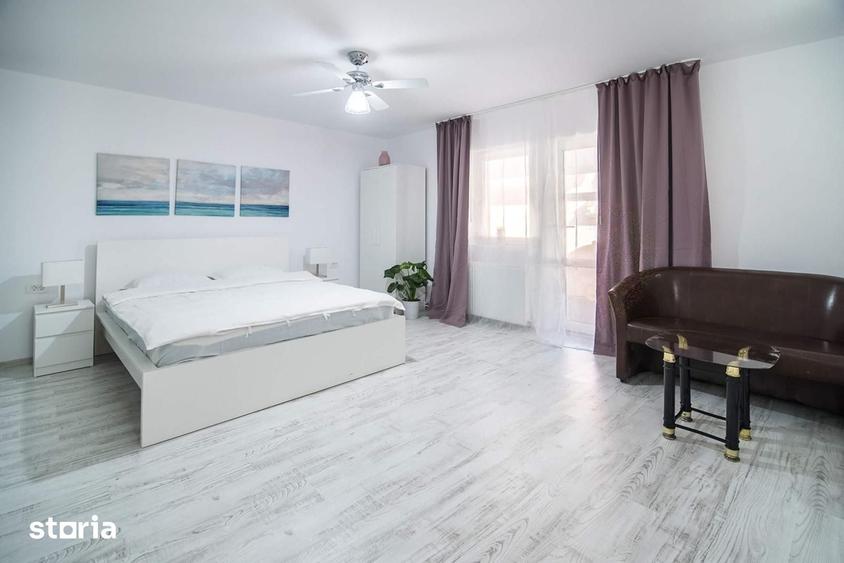Spațiu comercial, de 448 mp, în Schei