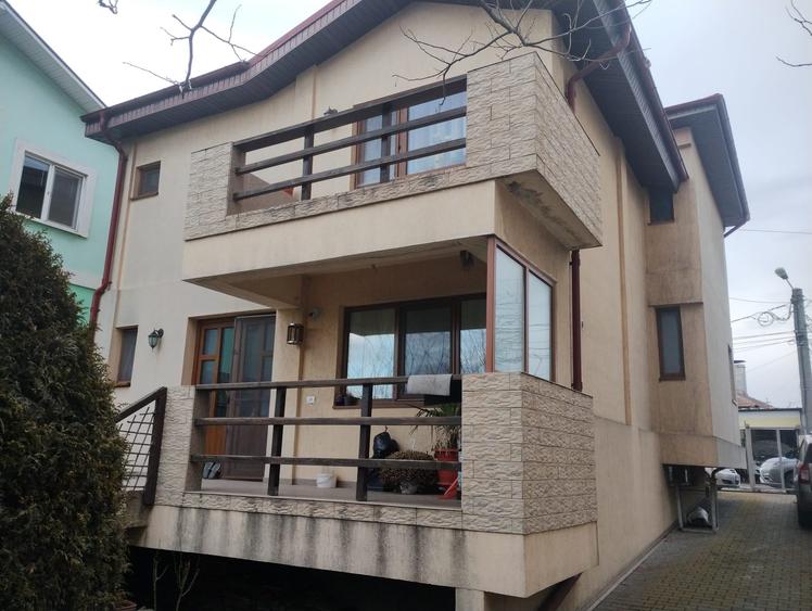 Casă individuală cu 4 camere cu Canalizare în Km 4-5