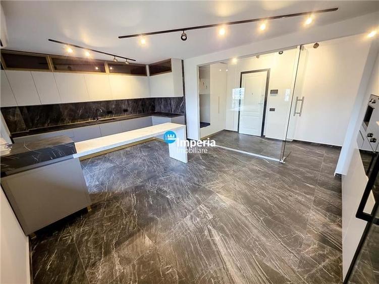 Apartament cu 4 camere decomandat în Semicentral
