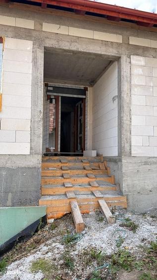 Casă cu 4 camere în Brăișoru