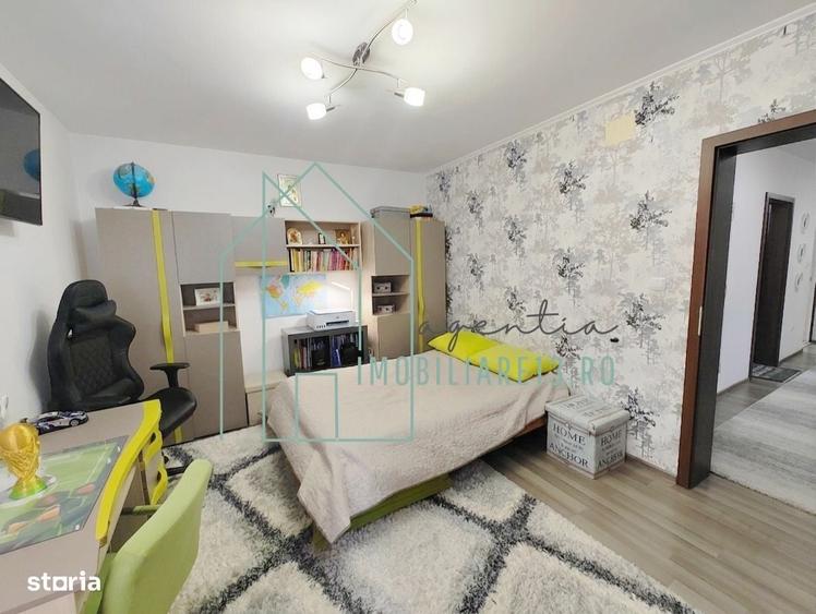 Apartament cu 3 camere decomandat în Petrești
