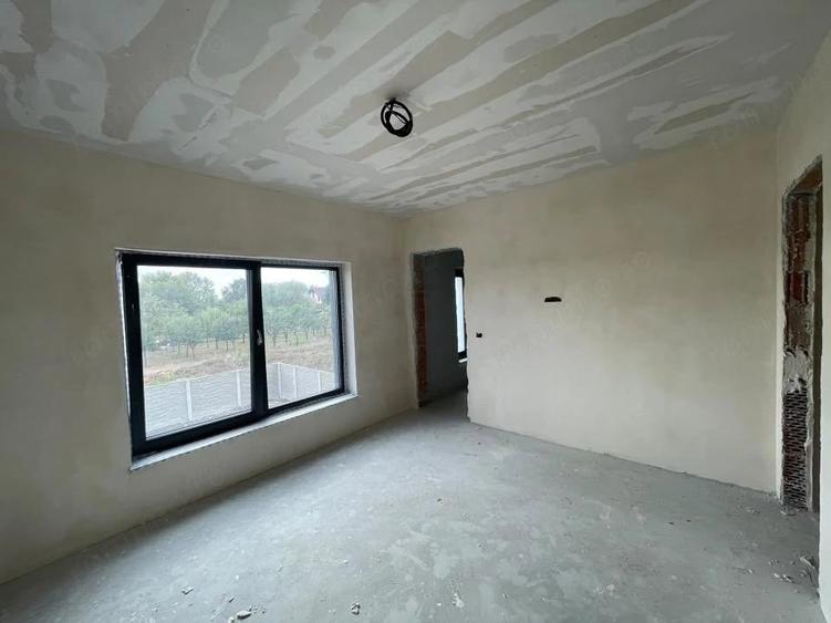 Casă cu 4 camere cu Teren 275 Mp în Giarmata